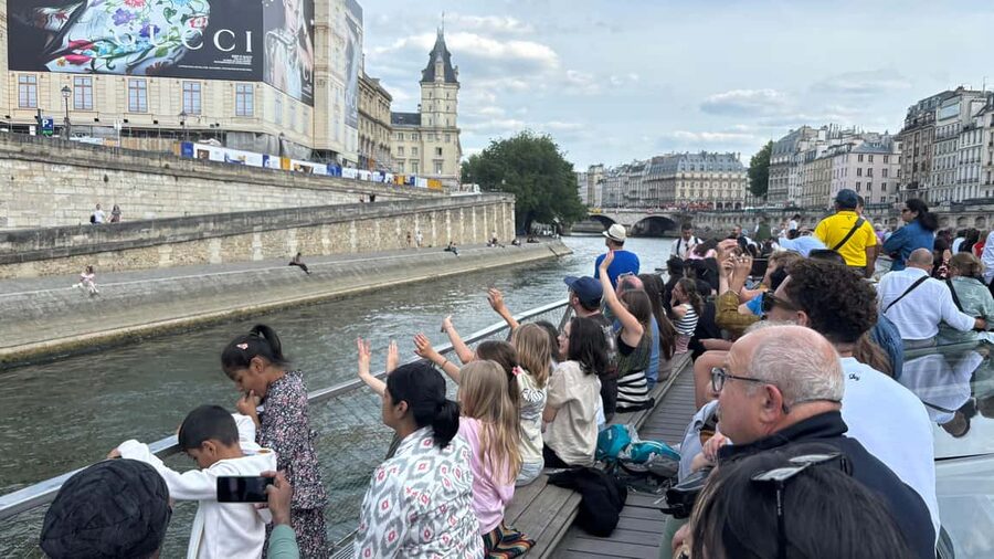 Paris: 1-Hour Sightseeing Cruise and 3-Course Bistro Dinner - Who will enjoy this evening most?