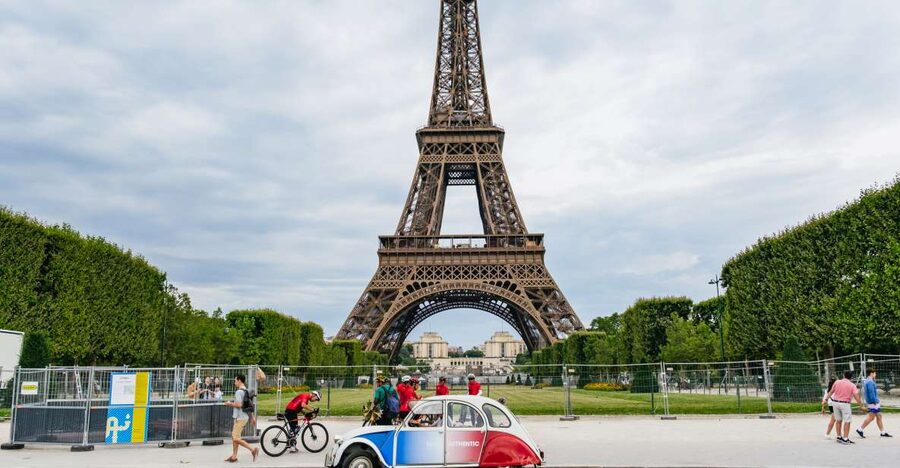 Paris: 1-Hour Vintage Citroen 2CV Tour - Why a Citroen 2CV changes Paris sightseeing
