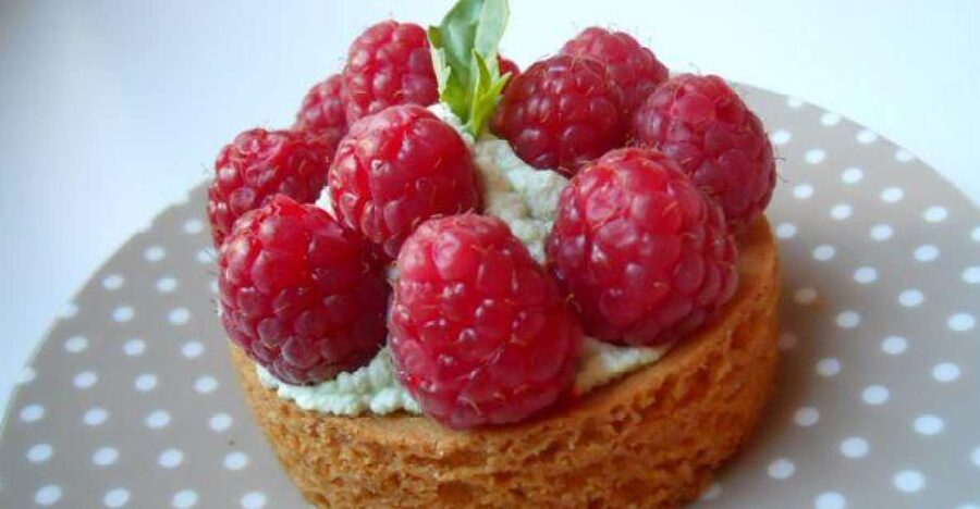 Paris: 2.5-Hour French Pastry Cooking Class - Meeting Chef Noémie and getting started