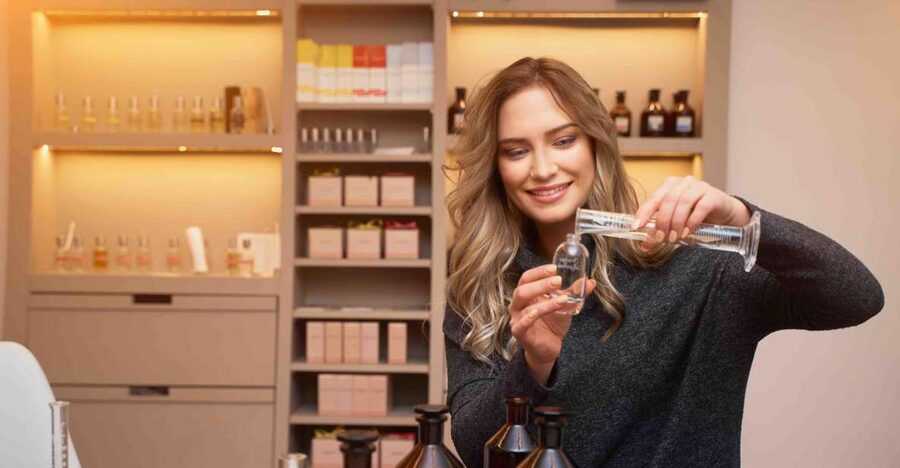Paris: 2-Hour Perfume Creation Workshop - Choosing two or three fragrances