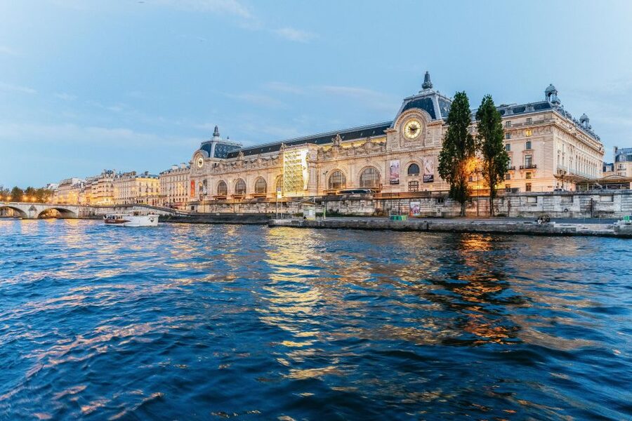 Paris: 3-Course-Dinner Cruise on the Seine with live music - Choosing between the four seating packages