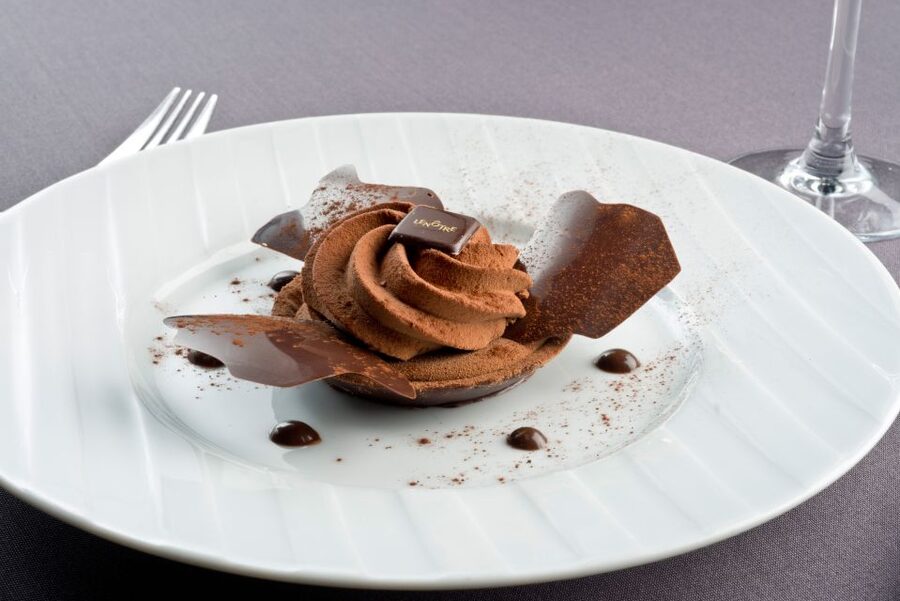 Paris: 3-Course-Dinner Cruise with Wine on the Seine River - Who Should Book This Seine Dinner Cruise?