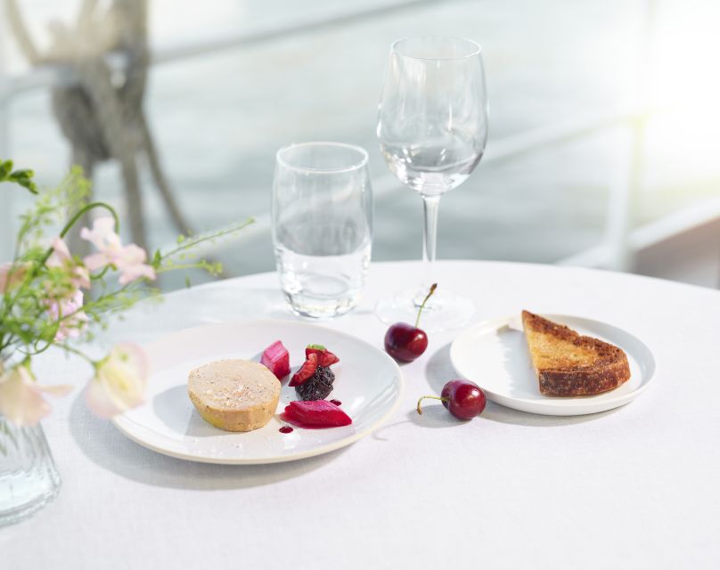 Paris: 3-Course-Dinner Cruise with Wine on the Seine River - Île de la Cité and Notre Dame