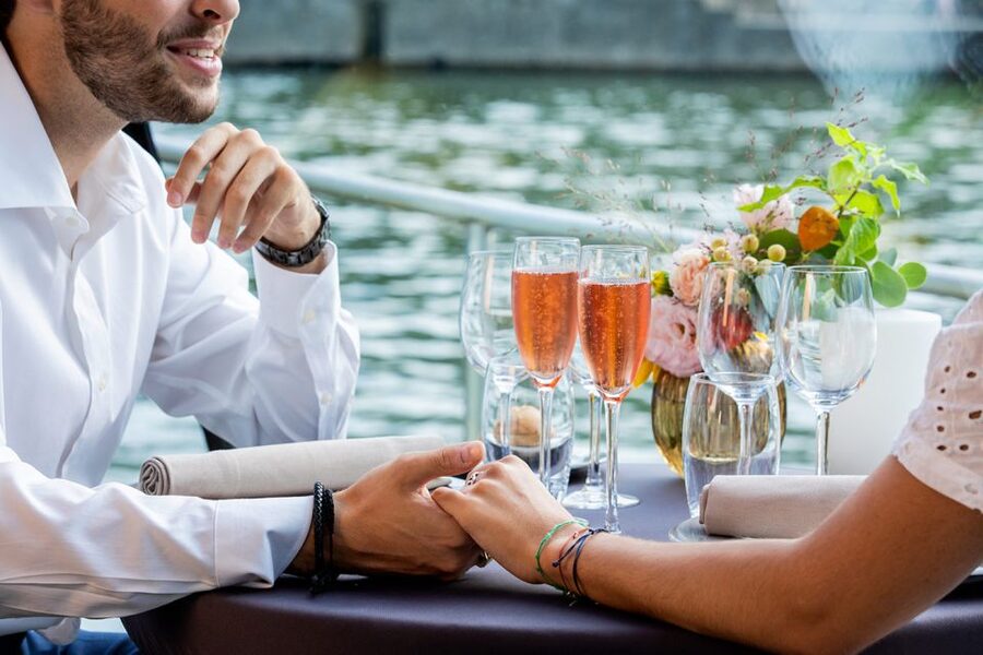 Paris: 3-Course-Dinner Cruise with Wine on the Seine River - The Louvre from the Seine