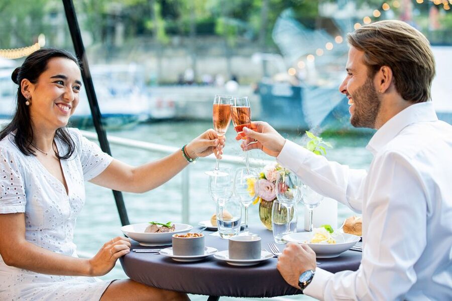 Paris: 3-Course-Dinner Cruise with Wine on the Seine River - Service, Seating, and the Pace of the Evening