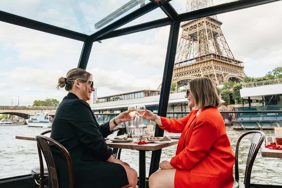 Paris : 3-Course Gourmet Dinner Cruise on Seine River - Place de la Concorde and the Grand Palais