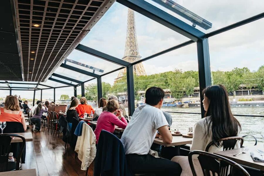 Paris : 3-Course Gourmet Dinner Cruise on Seine River - The Eiffel Tower at the best moment