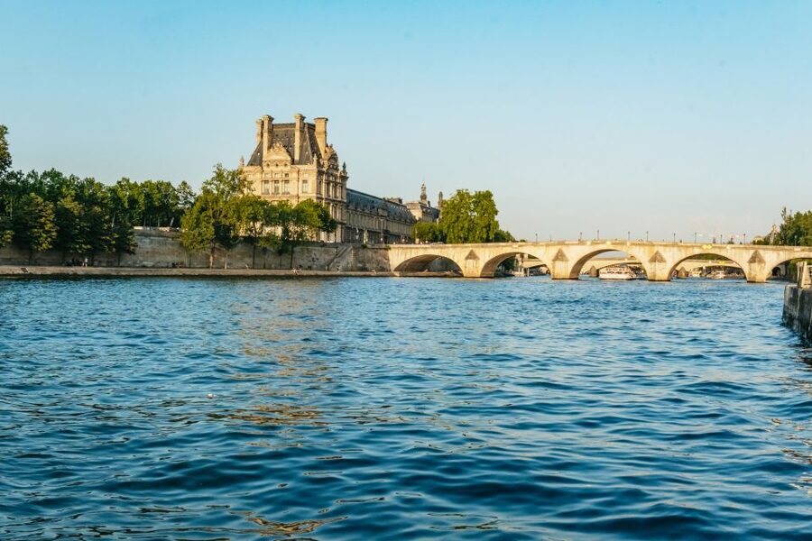 Paris : 3-Course Gourmet Dinner Cruise on Seine River - A smooth start along Île de la Cité
