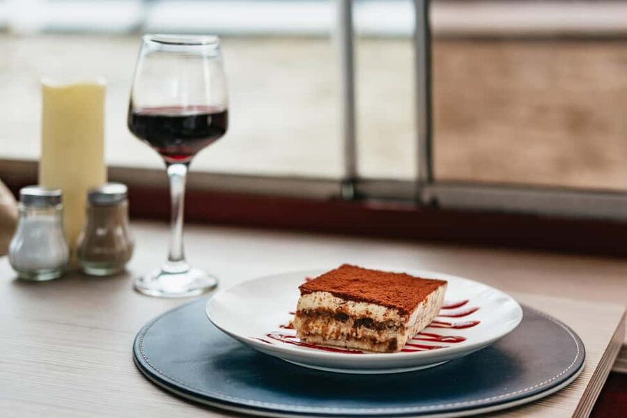 Paris: 3-Course Italian Meal Seine Cruise - Small details that make the outing better