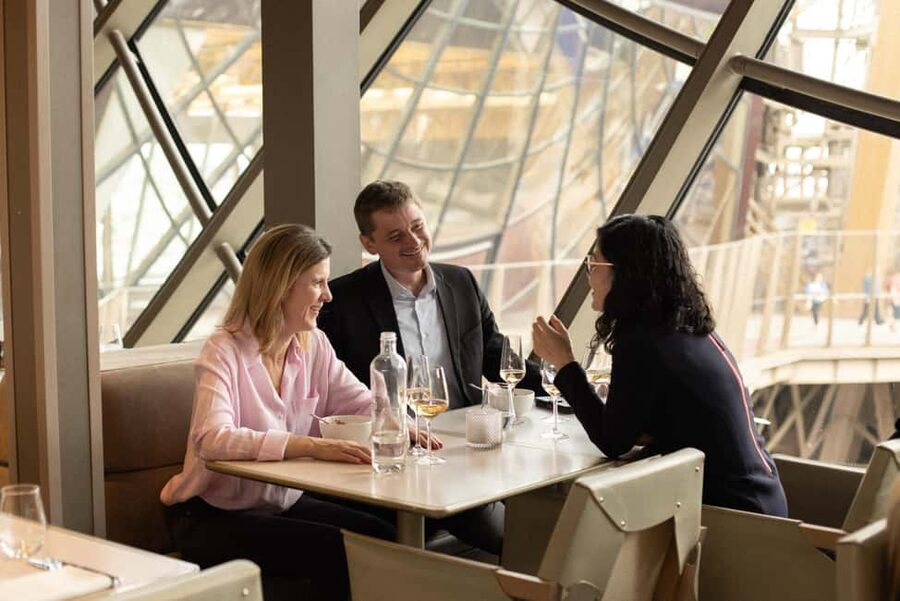 Paris: 3-Course Lunch at Eiffel Tower's Madame Brasserie - Service and the atmosphere at Madame Brasserie