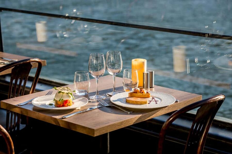 Paris: 3-Course Lunch Cruise on the River Seine - The opening view: Musée d’Orsay and the Beaux-Arts riverfront