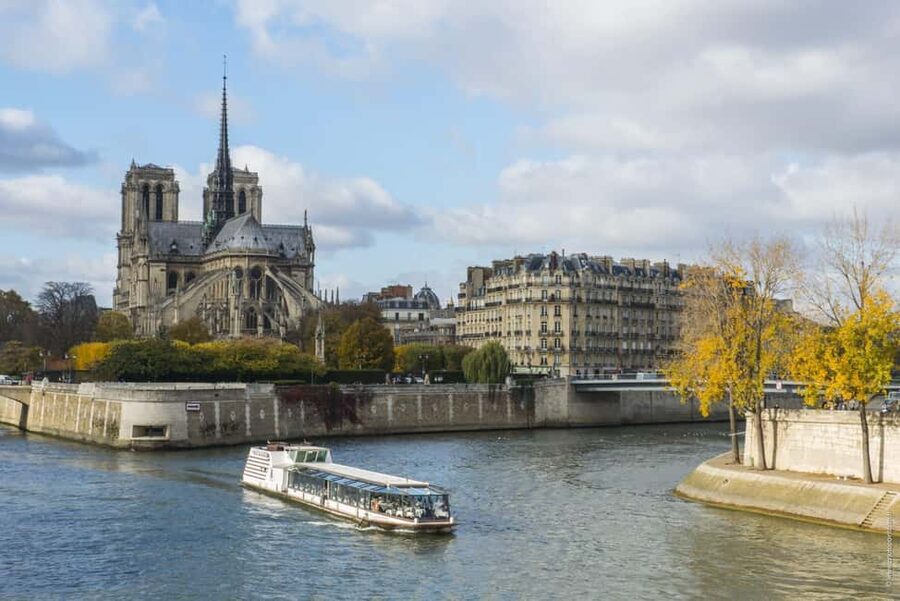 Paris: 3-Course Lunch Cruise on the River Seine - Eiffel Tower views without the uphill effort