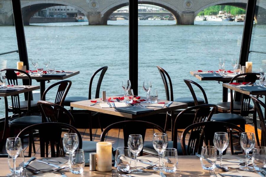 Paris: 3-Course Lunch Cruise on the River Seine - What arrives on the three-course menu