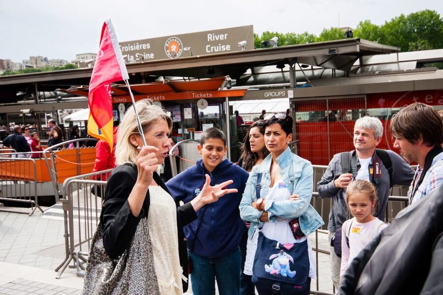 Paris: Audio-Guided Bus Tour & Seine River Cruise - Boarding the one-hour Seine cruise