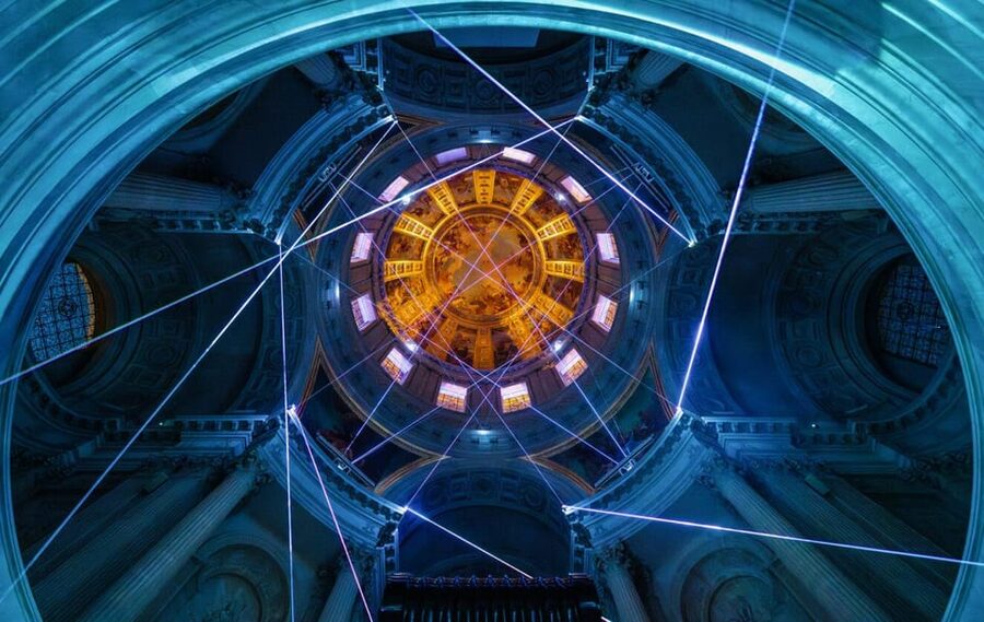 Paris: Aura Invalides Immersive Experience Entry Ticket - Looking Up at the 90-Meter Vault