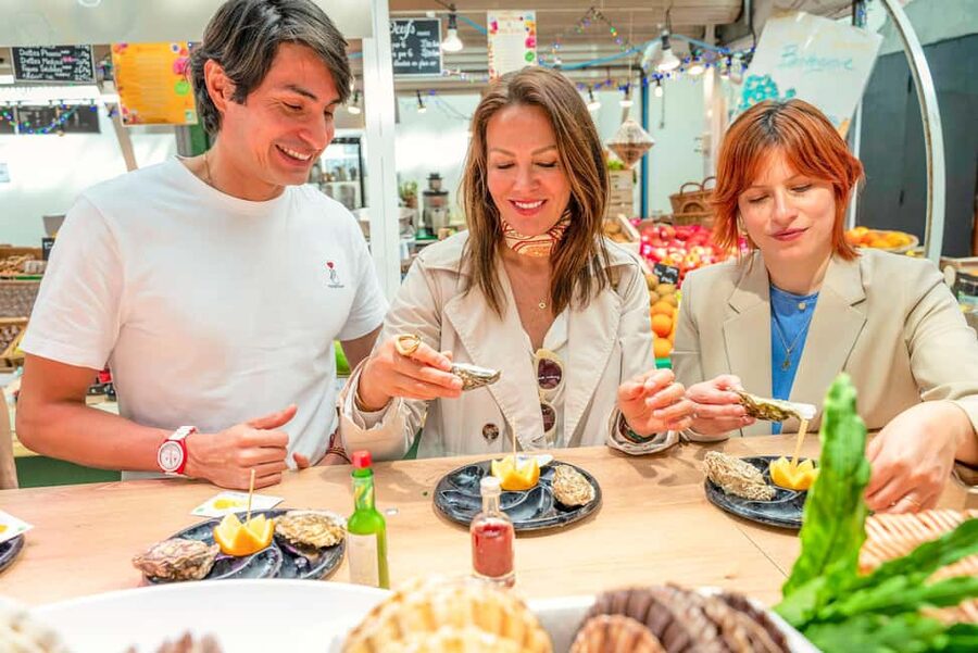 Paris: Authentic Food & Wine Tasting Tour in Le Marais - The one-hour bistro meal