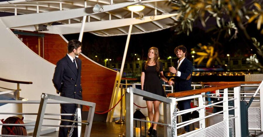 Paris: Bastille Day Dinner Cruise on the Seine River - Meeting beside the Musée d’Orsay