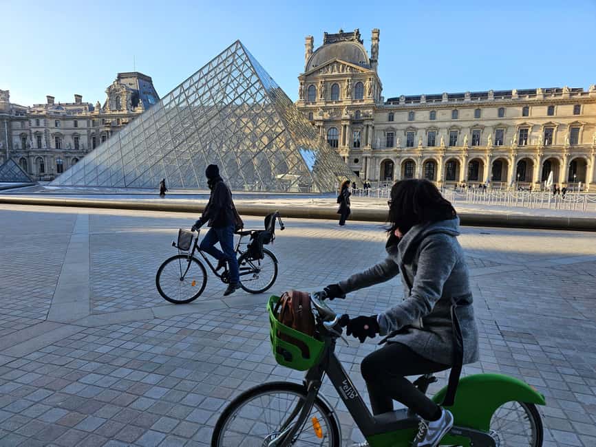 Paris Before the Crowds: Sunrise Bike Tour with Breakfast - Alexander III Bridge and the Eiffel Tower