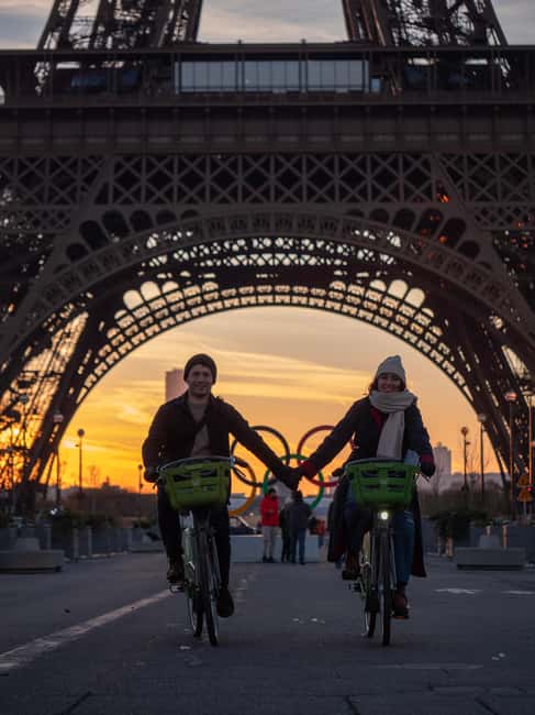 Paris Before the Crowds: Sunrise Bike Tour with Breakfast - Meeting Near the Louvre