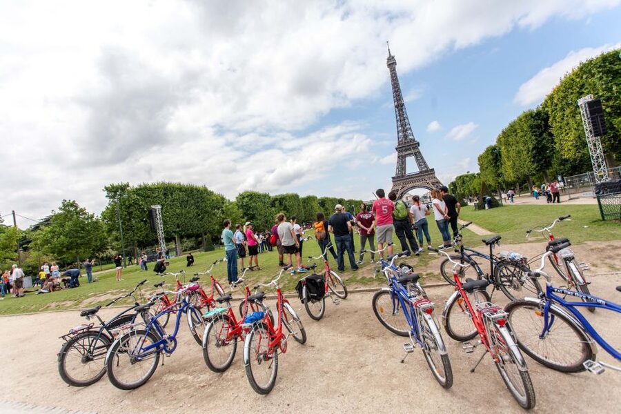Paris Bike Tour: Eiffel Tower, Place de la Concorde & More - Is the route suitable for families?