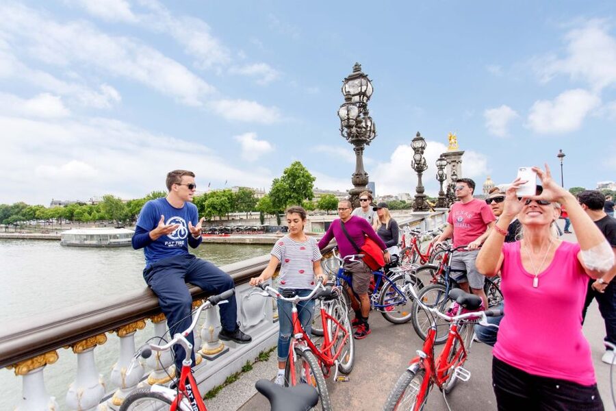 Paris Bike Tour: Eiffel Tower, Place de la Concorde & More - Why a bicycle is a smart way to see Paris