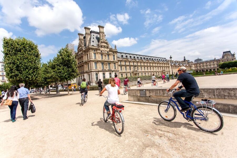 Paris Bike Tour: Eiffel Tower, Place de la Concorde & More - The Eiffel Tower stop and the best photo pause