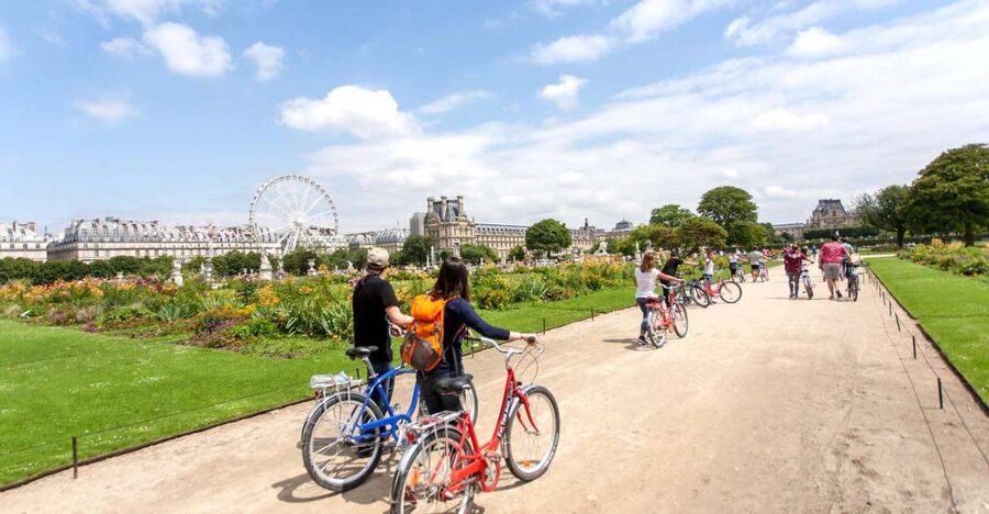 Paris Bike Tour: Eiffel Tower, Place de la Concorde & More - Riding beside the Seine