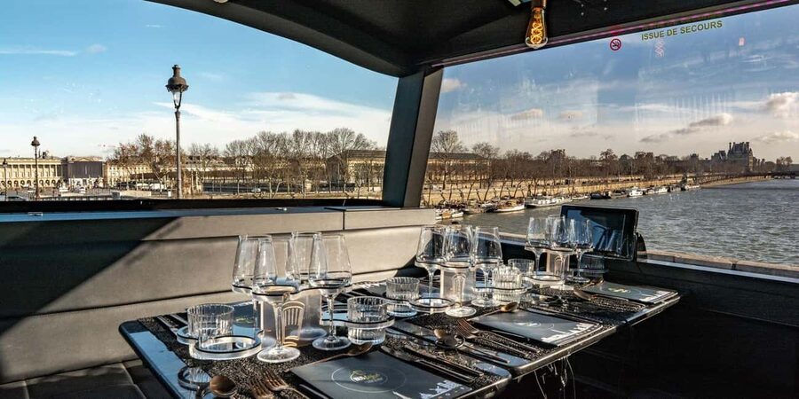 Paris: Bus Toqué Tour with 5-Course Dinner and Champagne - Who should book Bus Toqué?