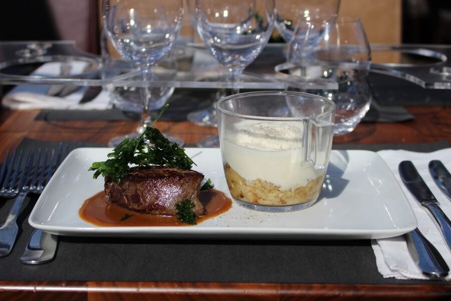 Paris: Bustronome Gourmet Lunch Tour on a Glass-Roof Bus - Service With a Parisian Bistro Feel
