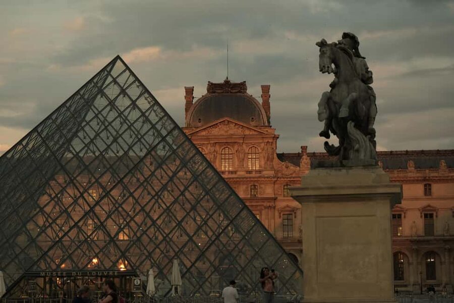 Paris By Night: 3-Hour Guided Bike Tour - Why Paris works so well by bike at night