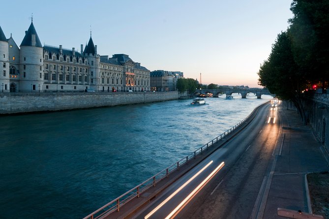 Paris by Night Walking Tour: Ghosts, Mysteries and Legends - What the tour really delivers
