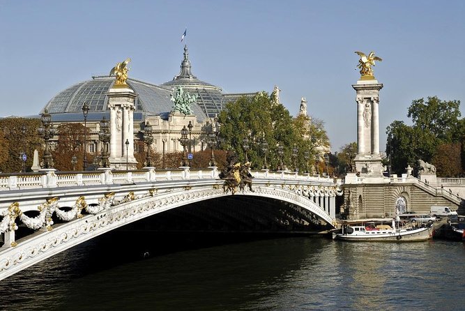 Paris Capitaine Fracasse 3 Course Seine River Dinner Cruise - A moving introduction to Paris