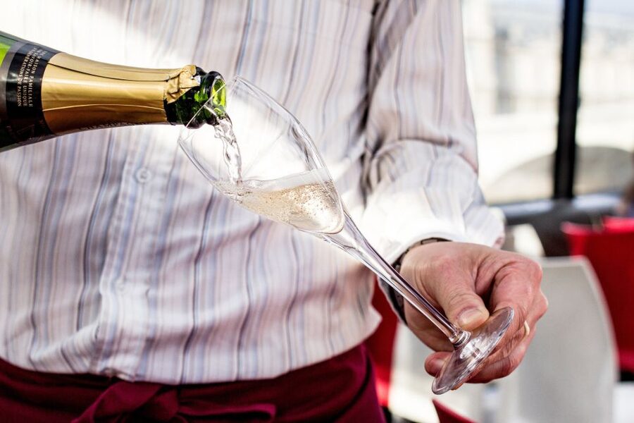Paris: Champagne Tasting Cruise Departure from Eiffel Tower - Champagne cruise or dinner cruise?