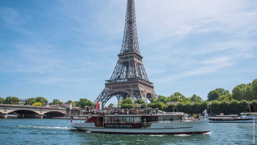 Paris: Champagne Tasting Cruise Departure from Eiffel Tower - Boarding the front salon and deck