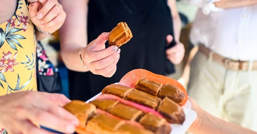 Paris: Chocolate and Pastry Tour with Tastings - Artisan chocolate in Montmartre