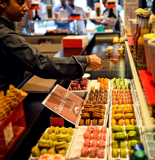 Paris: Chocolate and Pastry Tour with Tastings - Guides who shape the experience