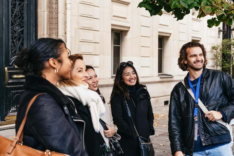 Paris: Chocolate & Patisserie Walking Tour with Tastings - Meeting French pastry and chocolate makers