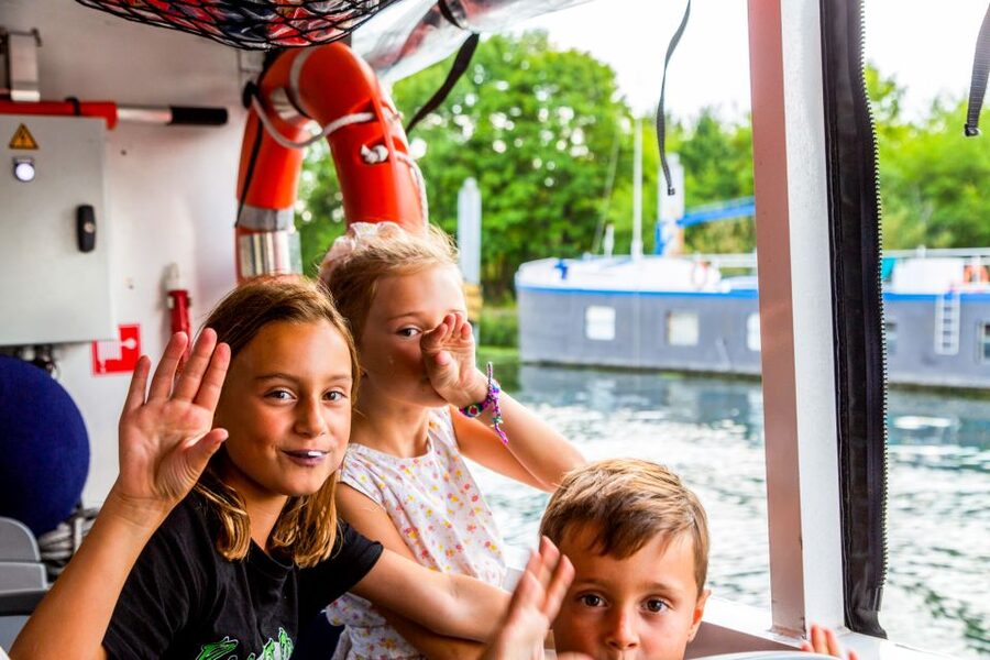 Paris: City and River Seine Tour on an Amphibious Bus - The road route: Paris icons without the footwork