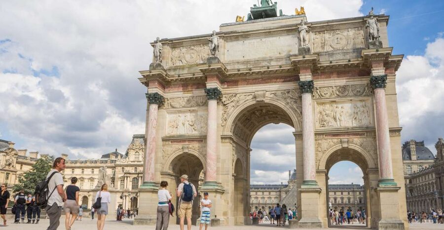 Paris: City Center Group Tour in German - A smart route through Paris’ historic center