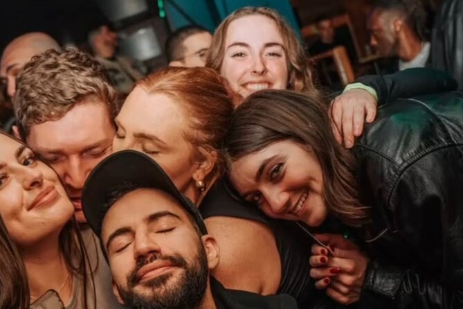 Paris: City Center Guided Pub Crawl with Shots & Club Entry - Châtelet is the right place to start