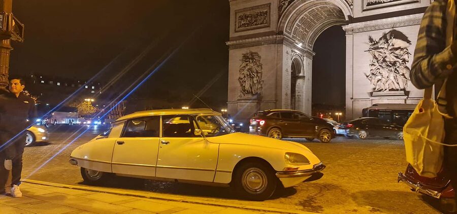 Paris: City Discovery Tour by Vintage Citroën DS Car - Eiffel Tower and Pont de Bir-Hakeim