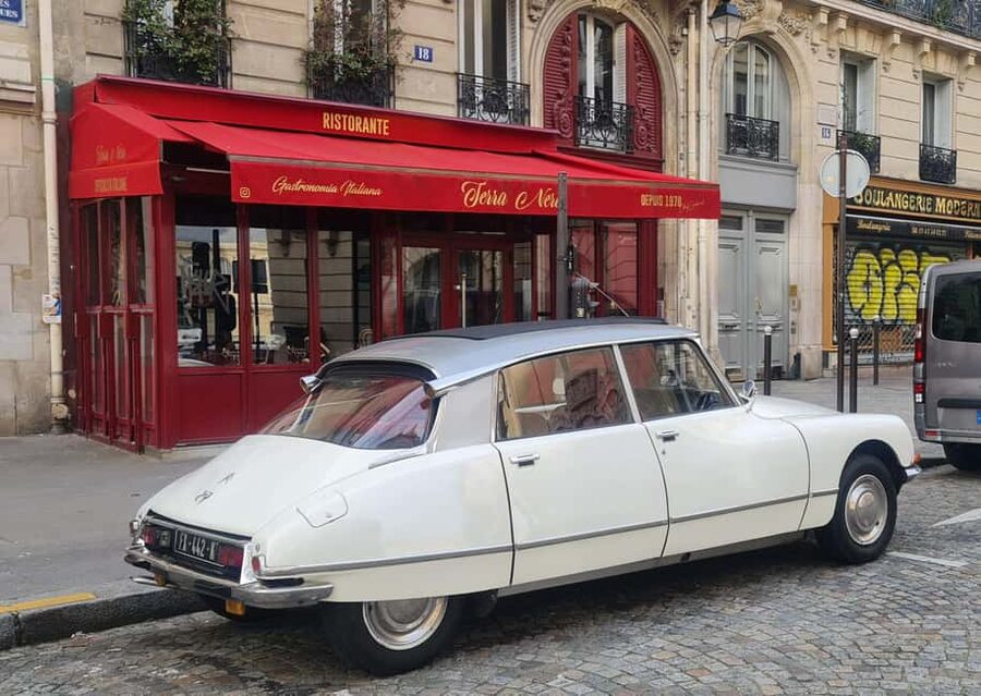 Paris: City Discovery Tour by Vintage Citroën DS Car - Île de la Cité and Notre-Dame