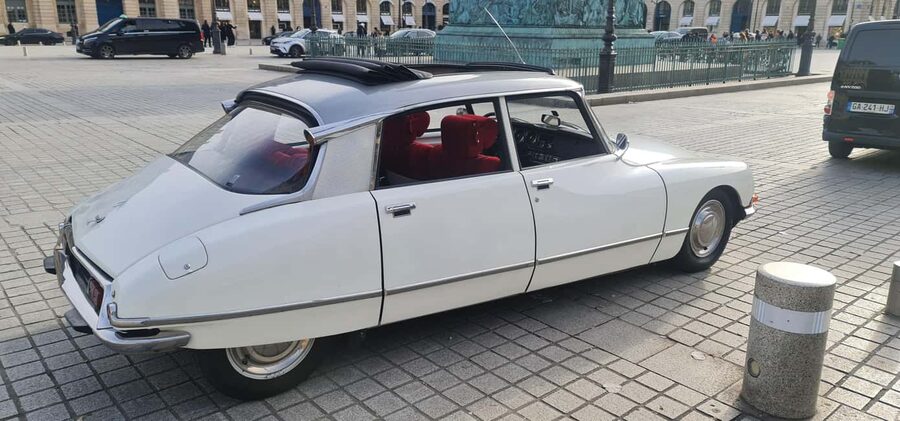 Paris: City Discovery Tour by Vintage Citroën DS Car - Montmartre and Sacré-Cœur
