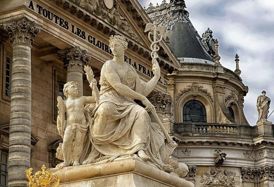 Paris: City Pass – Eiffel, Louvre & 27+ Must-See Sights - A 24-hour bus ride and a Seine cruise