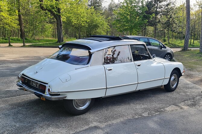 Paris City Tour 2h00 Citroën DS Vintage with Open Roof - Place de la Concorde, the Louvre Pyramid, and central Paris