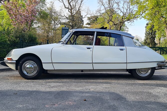 Paris City Tour 2h00 Citroën DS Vintage with Open Roof - Trocadero and the best Eiffel Tower view