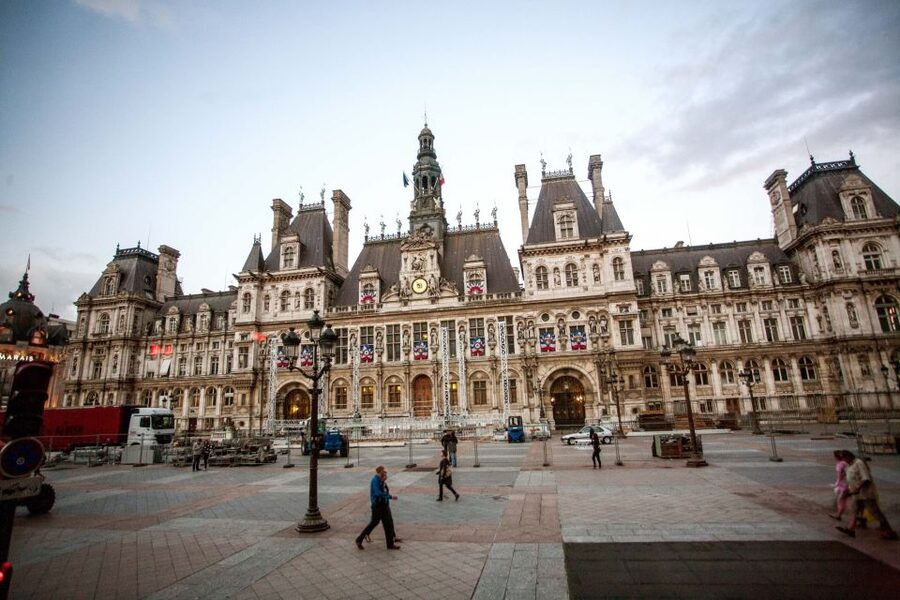 Paris: City Tour by Bus with Eiffel Tower & Optional Summit - What this Paris night tour actually does