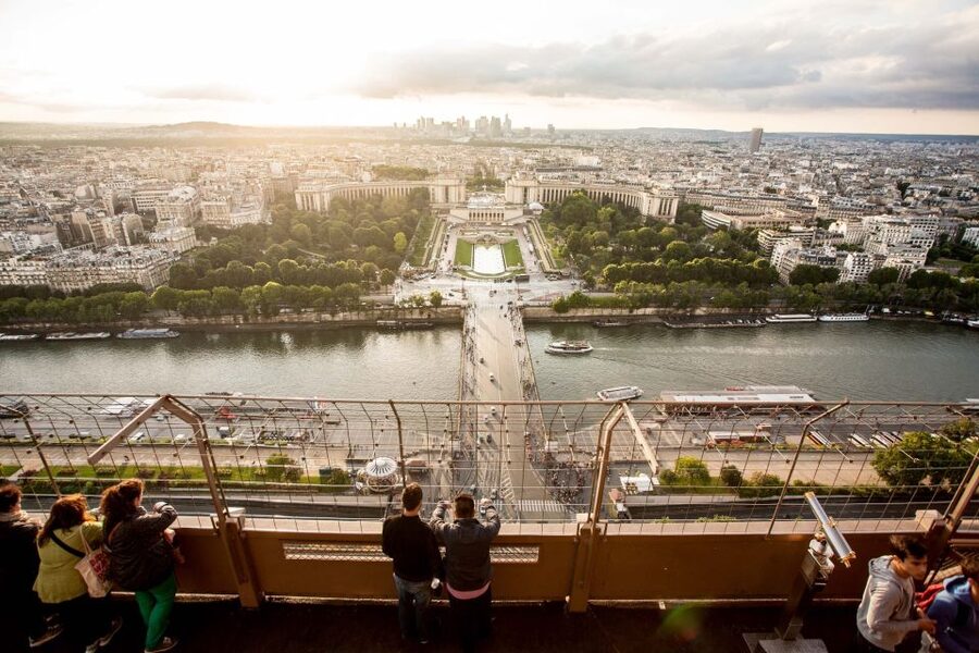 Paris: City Tour by Bus with Eiffel Tower & Optional Summit - The timing can change the whole evening