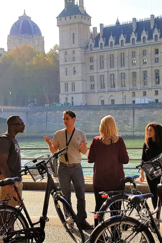 Paris: City Treasures Bike Tour - The Louvre and the grand central route