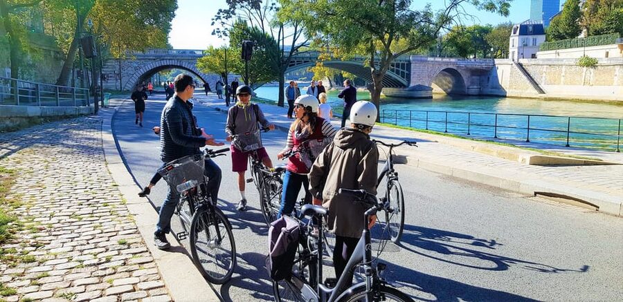 Paris: City Treasures Bike Tour - Les Invalides and stories of power